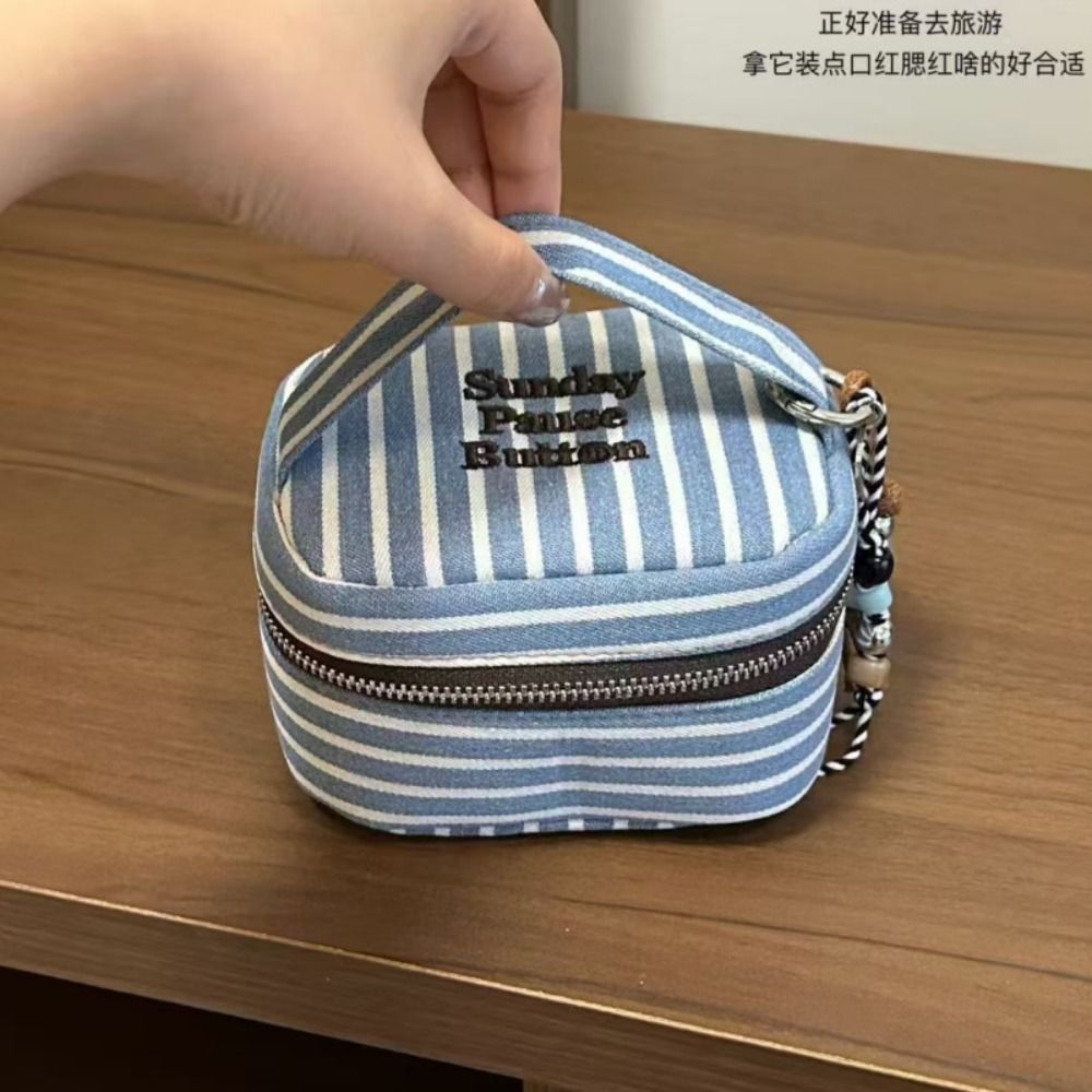 صندوق تخزين مربع محمول بتصميم  - مراجعة Cosmetic Bags وسعره